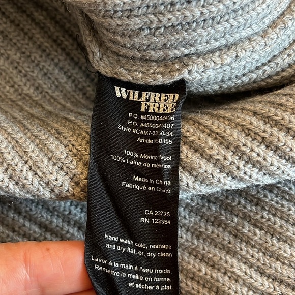 Wilfred Free Lin Grey Sweater High Low Hem 100% Merino Wool
Turtleneck Size S - Picture 12 of 15